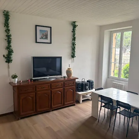 Beautiful, Fully Renovated *