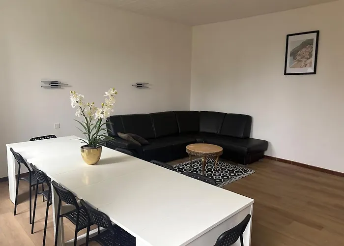 Beautiful, Fully Renovated *