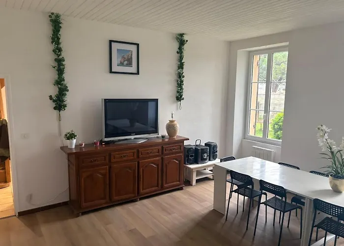 Beautiful, Fully Renovated *