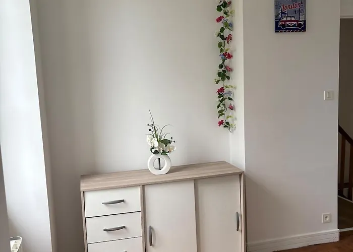Beautiful, Fully Renovated 度假居 *