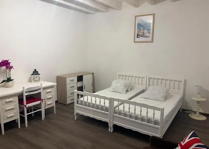 Beautiful, Fully Renovated